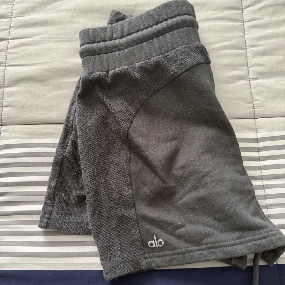 ALO Yoga Gray Fleece Drawstring Athletic Shorts - Picture 4 of 4